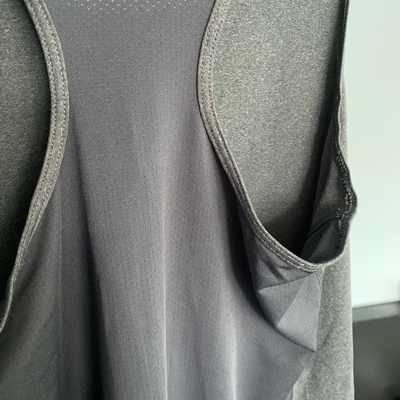 Nike Drifit tank - Picture 4 of 4